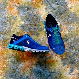 ON running Cloudflow Women’s Size 6.5